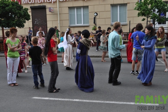 1 июня на пешеходной улице Карла Маркса праздновали День Детей 1 июня на пешеходной улице Карла Маркса праздновали День Детей