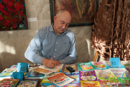 Книги, книги и еще раз книги – в Минске прошел первый фестиваль «Город и книги» Книги, книги и еще раз книги – в Минске прошел первый фестиваль «Город и книги»