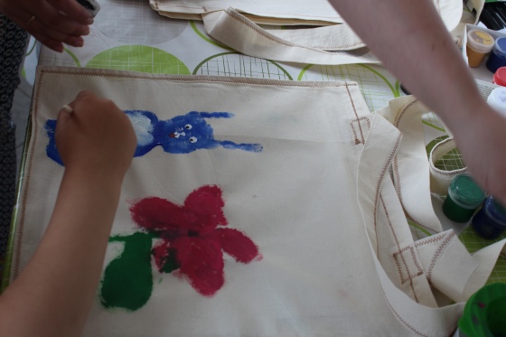 Мастер-класса по росписи экосумок и созданию мини-альбома «Секреты лета» Мастер-класса по росписи экосумок и созданию мини-альбома «Секреты лета»