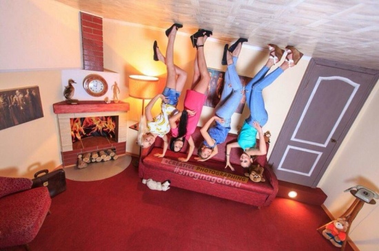 Выставка «С ног на голову» Выставка «С ног на голову»