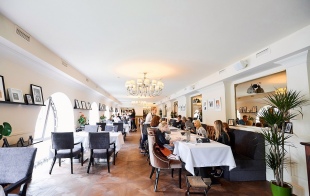  V.CAFE
