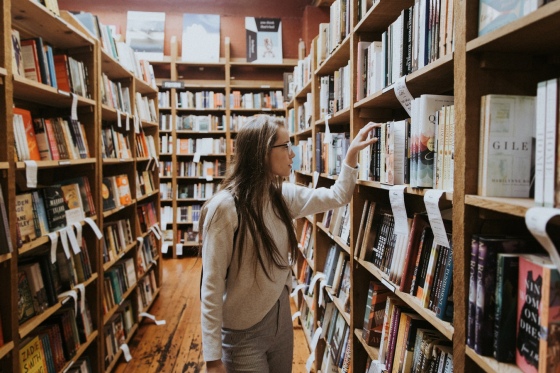 Книжные новинки для подростков: чтение на каникулах и в школе Книжные новинки для подростков: чтение на каникулах и в школе