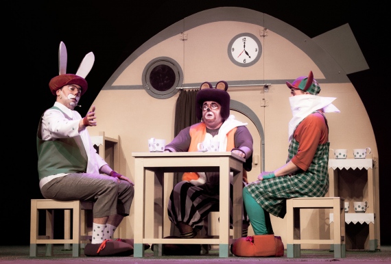 Рецензия на спектакль «Винни-Пух и все-все-все»: медовоЖуЖЖательная история Рецензия на спектакль «Винни-Пух и все-все-все»: медовоЖуЖЖательная история