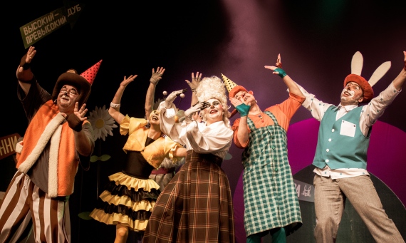 Рецензия на спектакль «Винни-Пух и все-все-все»: медовоЖуЖЖательная история Рецензия на спектакль «Винни-Пух и все-все-все»: медовоЖуЖЖательная история