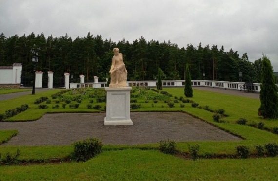 Коссовский замок: неоготическая архитектура, привидения, музыкальная стена и другие чудеса Коссовский замок: неоготическая архитектура, привидения, музыкальная стена и другие чудеса