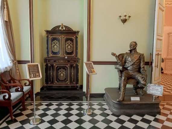 Коссовский замок: неоготическая архитектура, привидения, музыкальная стена и другие чудеса Коссовский замок: неоготическая архитектура, привидения, музыкальная стена и другие чудеса