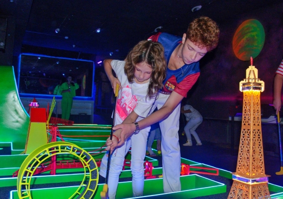 Парк мини-гольфа в ультрафиолете «Golf Park» Парк мини-гольфа в ультрафиолете «Golf Park»